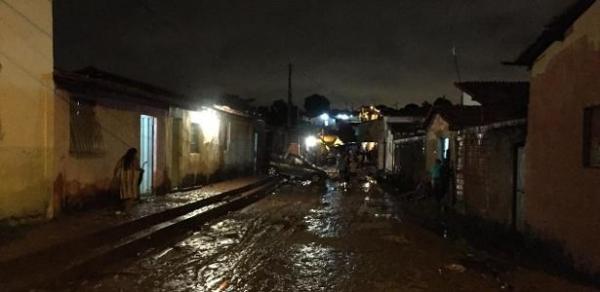 Cidade é atingida por fortes chuvas | Enxurrada deixa ao menos dois mortos e 40 feridos em Teresina (PI)