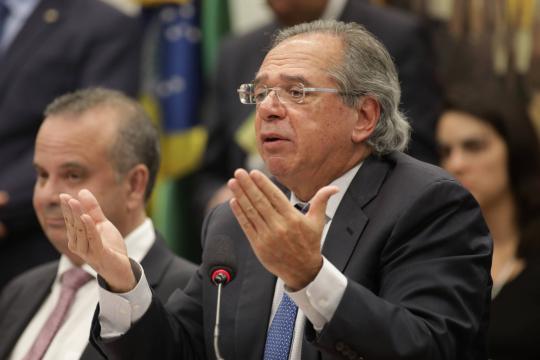 Paulo Guedes deve evitar ir a novos debates em comissões no Congresso
