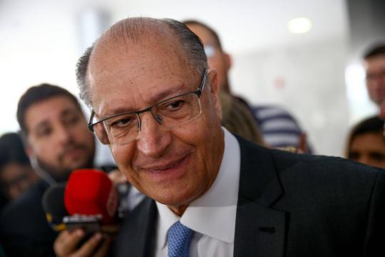 Alckmin e Ciro criticam improviso e 'vassalagem' do Brasil aos EUA sob Bolsonaro