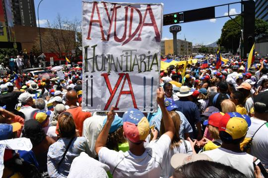 Deputados da oposição venezuelana são detidos por forças de Maduro em protesto