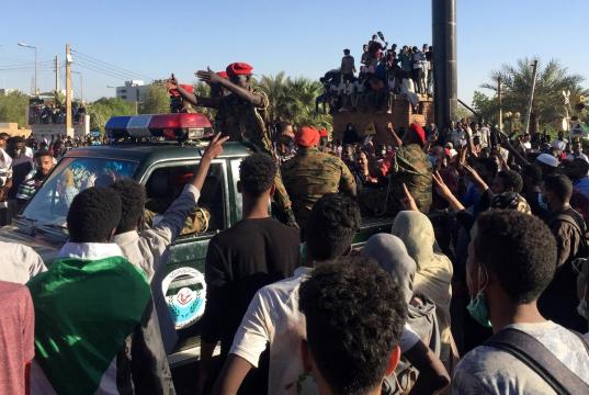 Sudanese protesters clash with security forces outside Bashir's compound