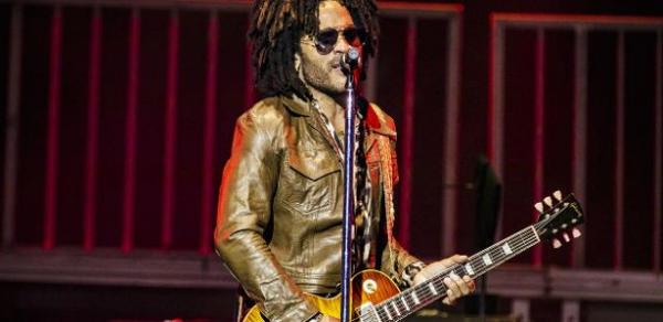 Festival em SP | Lenny Kravitz faz show de poucas palavras e muitos hits no Lolla