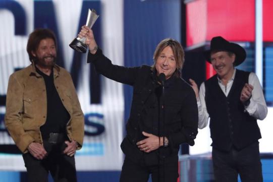 Country stars shine in Vegas at Academy of Country Music awards