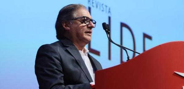 Educação | Bolsonaro demite Vélez e anuncia economista Weintraub para o MEC