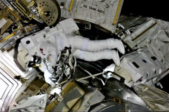 Spacewalkers finish up wiring job in orbit