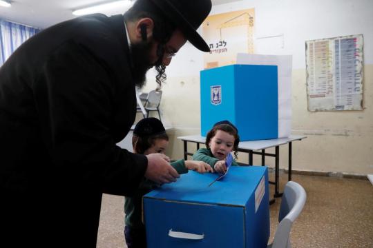 Israelis go to polls in referendum on Netanyahu's record reign