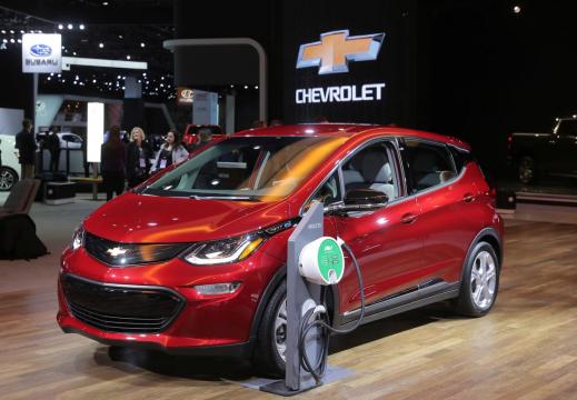 U.S. bill to boost electric car tax credits could rev GM, Tesla