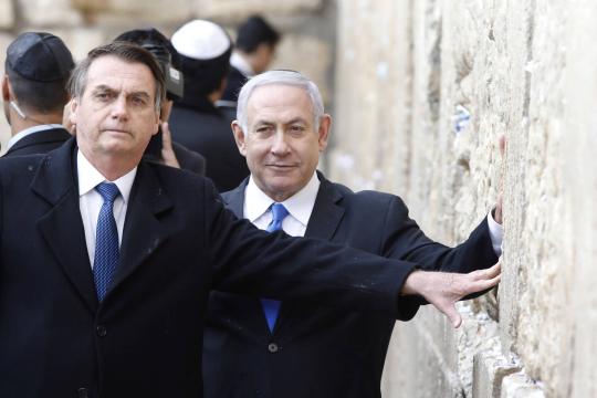 Em almoço com evangélicos, Bolsonaro afaga os filhos, Magno Malta e Israel