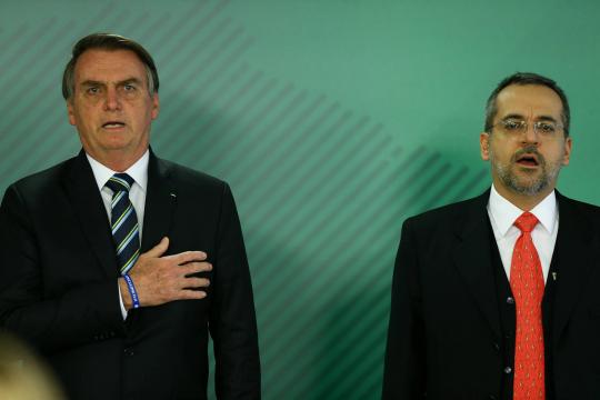 Bolsonaro desfaz look esfarrapado para construir versão de líder