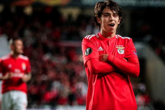 Técnico do Benfica pede que peguem leve com 'o novo Cristiano Ronaldo'