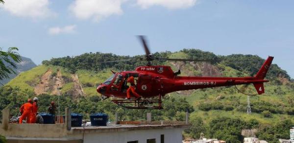 Operação passa de 24 horas | Bombeiros buscam 17 desaparecidos em desabamento no Rio