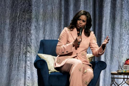 Michelle Obama charms British crowd with praise for the Queen