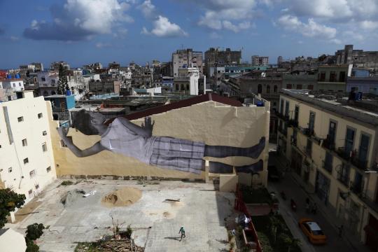 Art frenzy takes over Havana as biennial kicks off