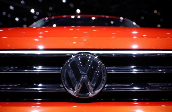 Volkswagen pushes battery partners to build Gigafactories