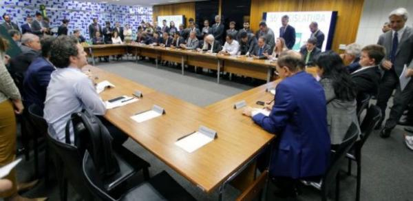 Discussões no Congresso | PSL fala em acordo, e CCJ votará Orçamento antes de reforma