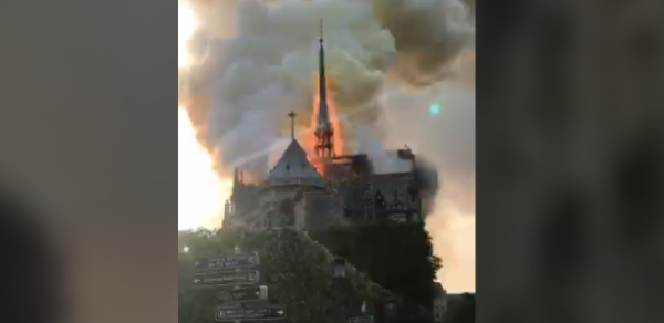 Catedral em Paris | Notre-Dame pega fogo