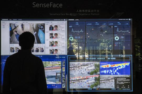 Como a China usa a inteligência artificial para rastrear minoria étnica