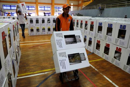 Thwarting fraud: thousands to 'crowd-source' Indonesian election results