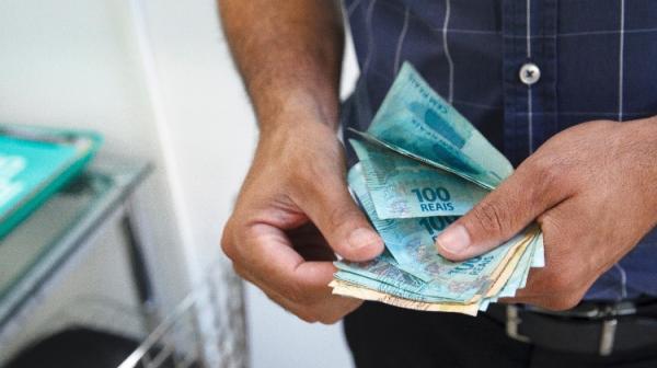 Teto iria para R$ 6.084,71 | Governo prevê reajuste de 4,2% para aposentados em 2020