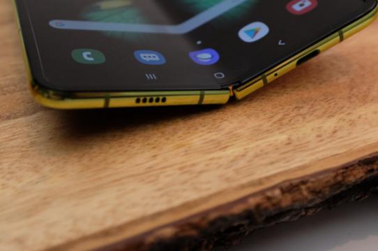 Daily Crunch: Hands-on with the Samsung Galaxy Fold