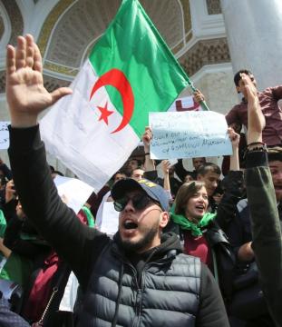Algerian military considering all options to end crisis