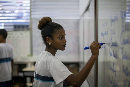 Brasil conquista ouro inédito em olimpíada feminina de matemática