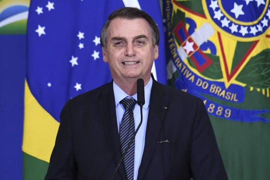 Em live, Bolsonaro ataca Ibama, ONGs e ameaça cortar diretoria da Funai