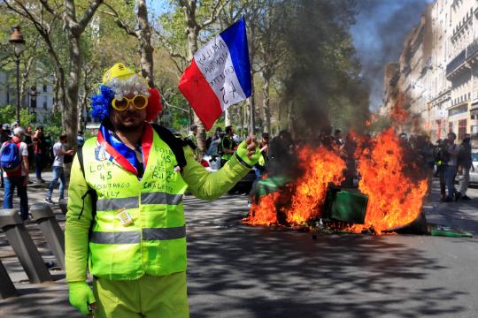 Cento e dez coletes amarelos são detidos em 23º sábado de protesto em Paris