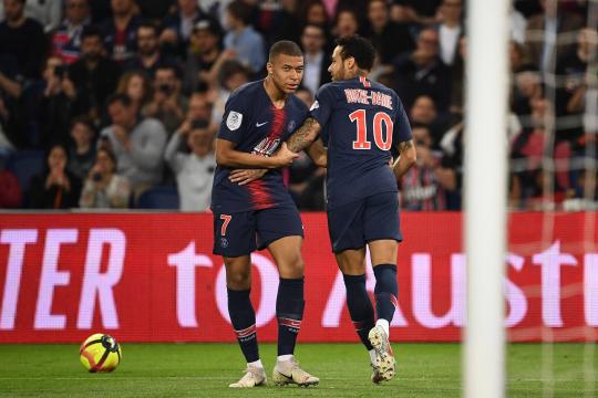 PSG celebra título do Francês com retorno de Neymar e três gols de Mbappé
