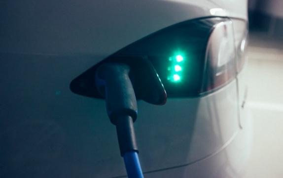Why Are Electric Vehicle Sales Low? Psychology Provides Clues