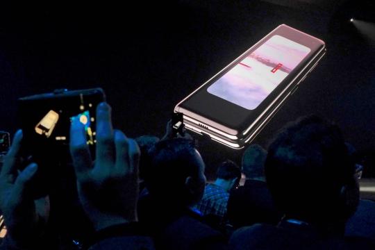 Samsung adia lançamento do Galaxy Fold, depois de defeitos na tela