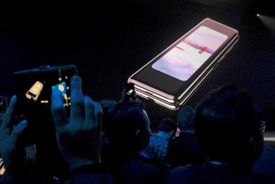Samsung delays public rollout of Galaxy Fold phone
