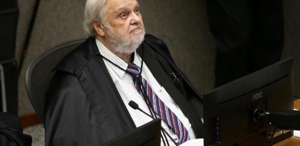 Imóvel no Guarujá (SP) | Relator no STJ vota por reduzir pena de Lula no caso do tríplex