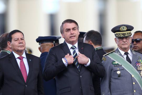 Crise com Carlos é inflexão na relação de militares com Bolsonaro