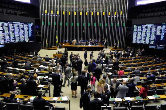 Câmara aprova anistia a partidos, e texto segue para avaliação de Bolsonaro