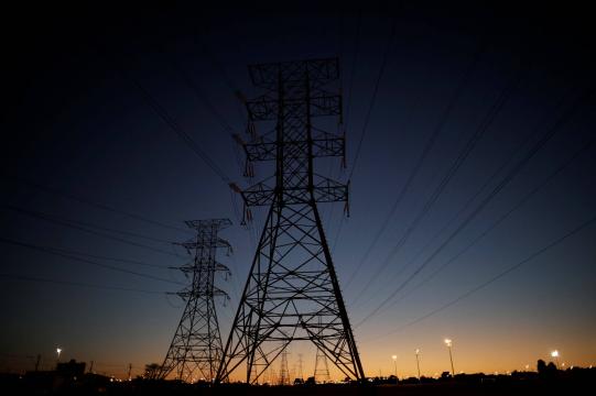 Investidor privado amplia participação no setor elétrico após recuo estatal