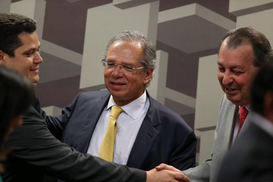 Guedes diz que burocracia da Petrobras resiste a proposta de reduzir preço do gás
