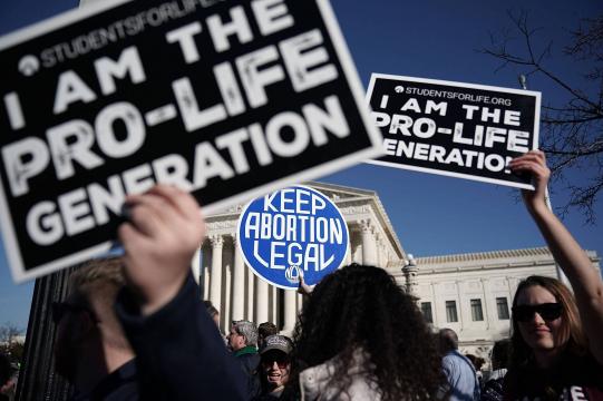 Estados conservadores ampliam pressão sobre Suprema Corte dos EUA para proibir o aborto
