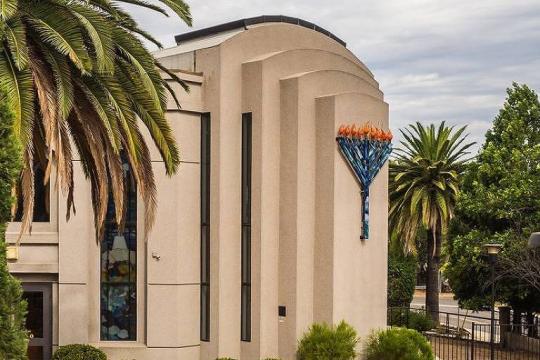 Ataque a tiros durante celebração da Páscoa mata mulher em sinagoga da Califórnia