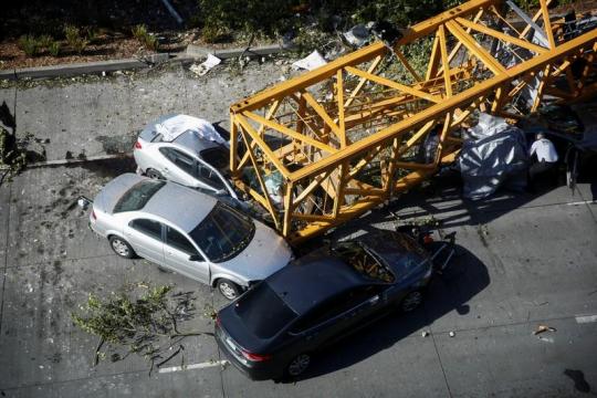 Crane collapse kills four, injures three in Seattle