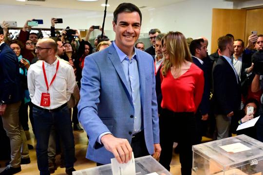 Socialistas vencem na Espanha, mas não chegam a maioria, diz apuração parcial