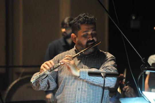 Brasileiro usa recursos próprios para ajudar orquestra de músicos venezuelanos