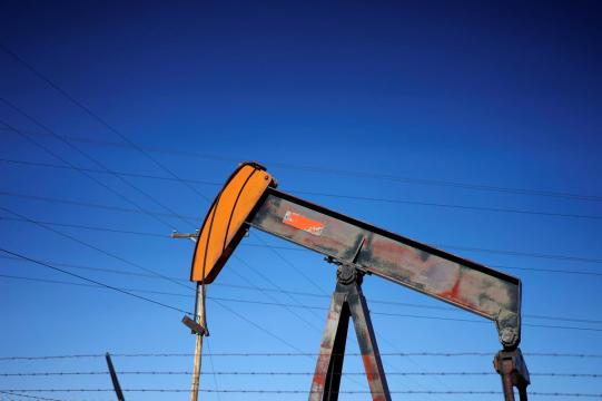 Oil falls after Trump presses OPEC to offset Iran sanctions
