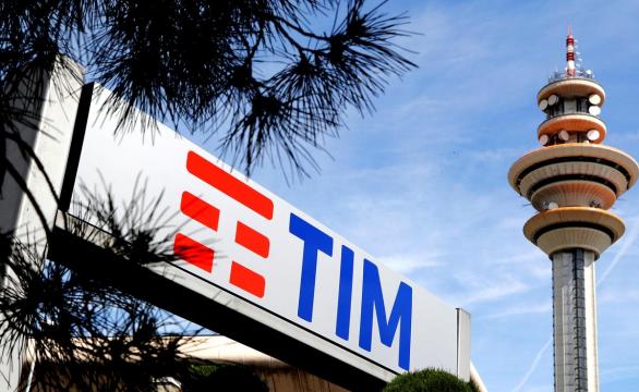 Italy antitrust extends Telecom Italia fiber probe to Sept. 30