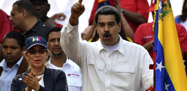 Crise na Venezuela | Maduro diz ter lealdade de militares e também convoca população