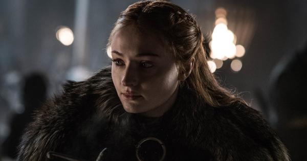 Game of Thrones: The Meaningful Story Behind the Dagger Arya Gives to Sansa