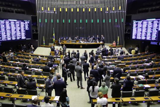 Centrão discute reforma desidratada que não reeleja Bolsonaro, diz Paulinho da Força