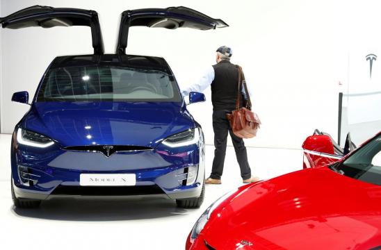 Tesla ends 'Spartan diet,' seeks up to $2.3 billion from share, debt issues
