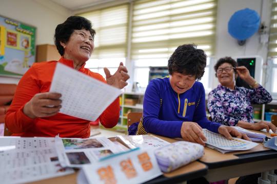 Escola rural na Coreia do Sul ocupa lugares vazios com avós