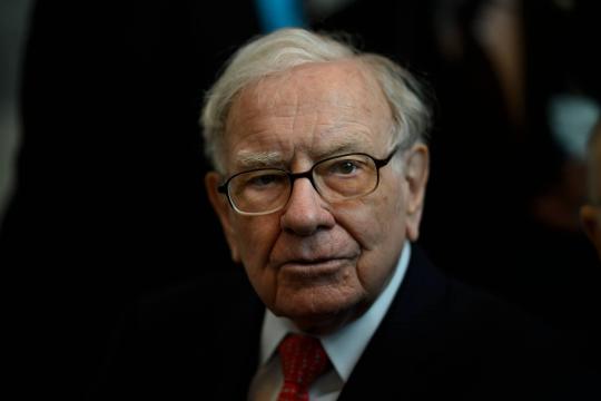 Warren Buffett investe na Amazon pela primeira vez